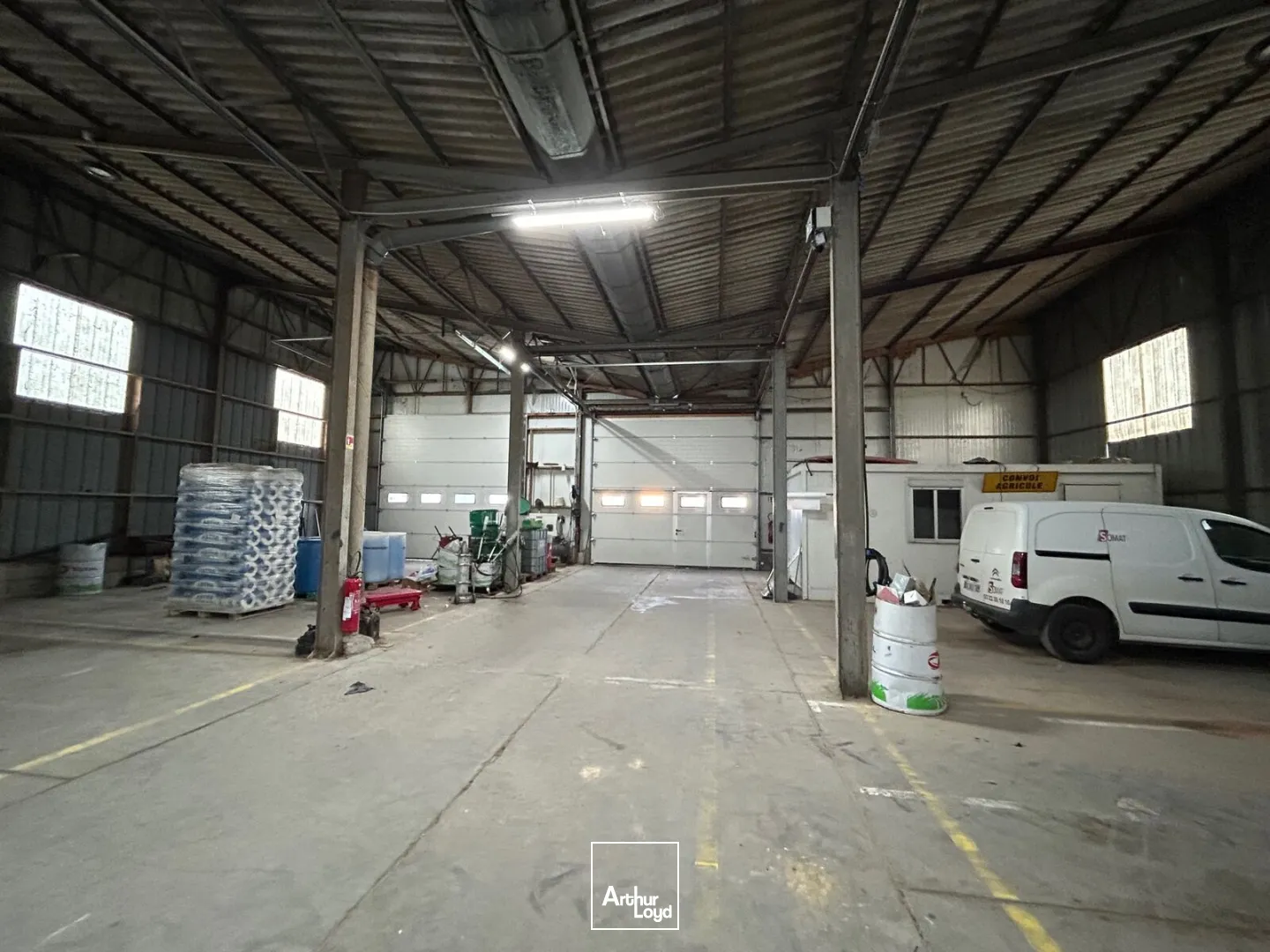 A VENDRE - BÂTIMENT D'ACTIVITÉ - 994 M2 - MONT D'ORIGNY