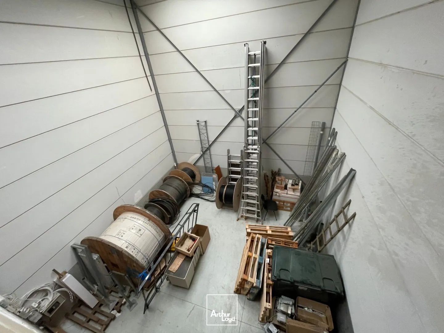 A Louer - Local d'activité d'environ 270 m2 