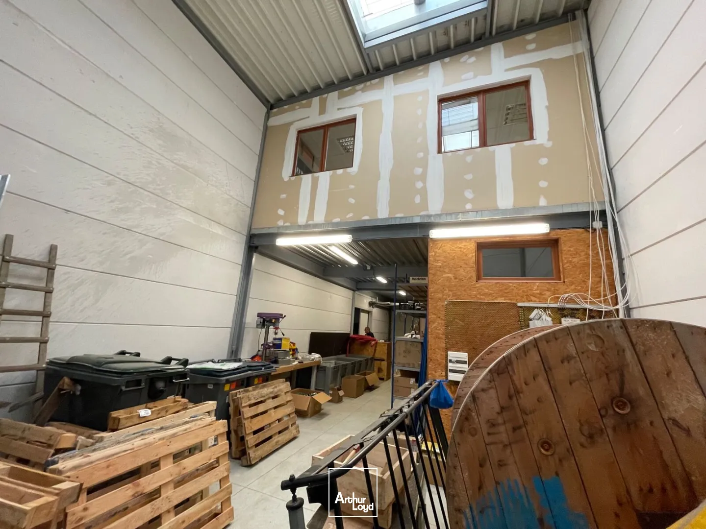 A Louer - Local d'activité d'environ 270 m2 