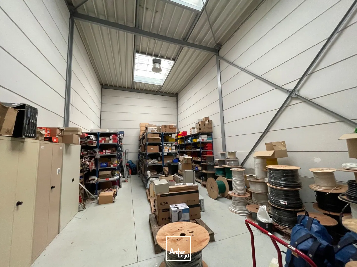 A Louer - Local d'activité d'environ 270 m2 