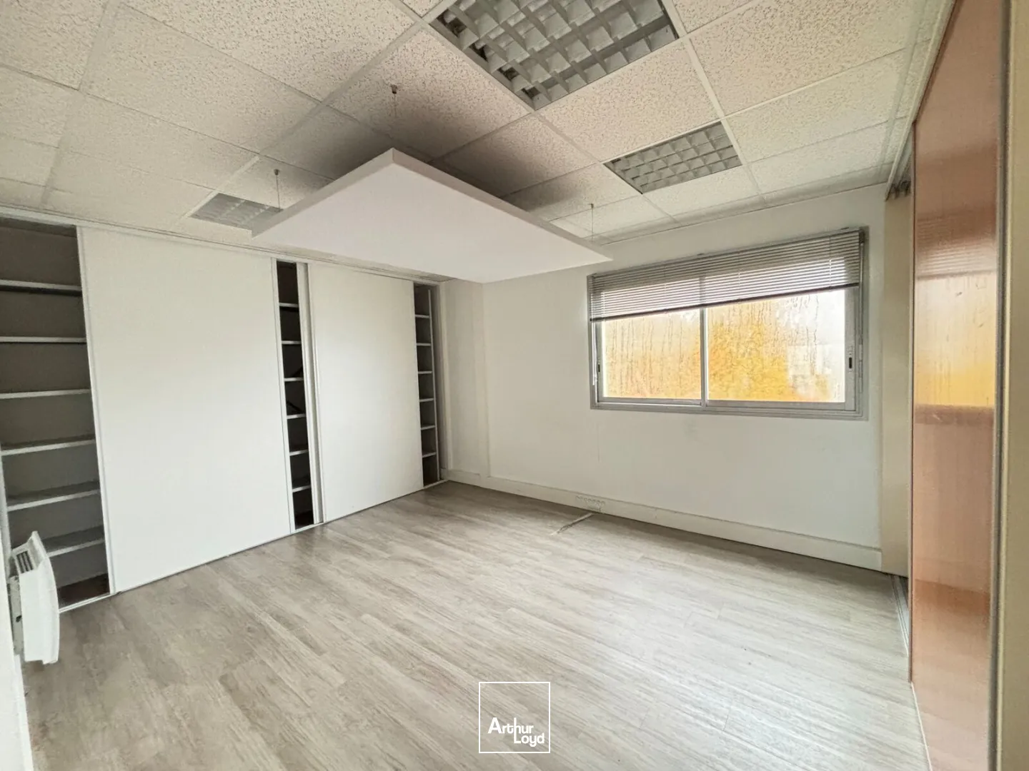 BÂTIMENT INDÉPENDANT DE BUREAUX À LOUER-535 M ²-TREILLIÈRES