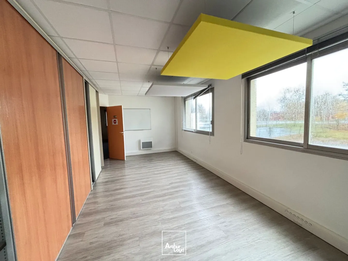 BÂTIMENT INDÉPENDANT DE BUREAUX À LOUER-535 M ²-TREILLIÈRES