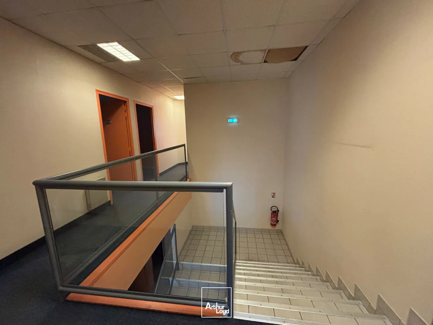 BÂTIMENT INDÉPENDANT DE BUREAUX À LOUER-535 M ²-TREILLIÈRES