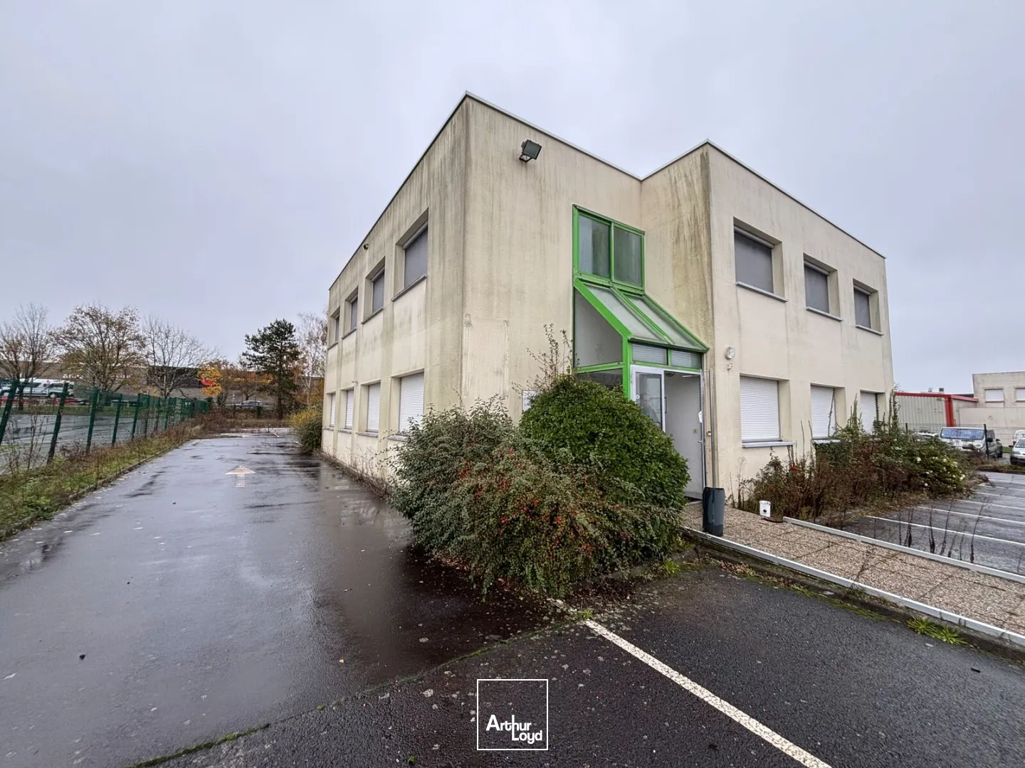 BÂTIMENT INDÉPENDANT DE BUREAUX À LOUER-535 M ²-TREILLIÈRES