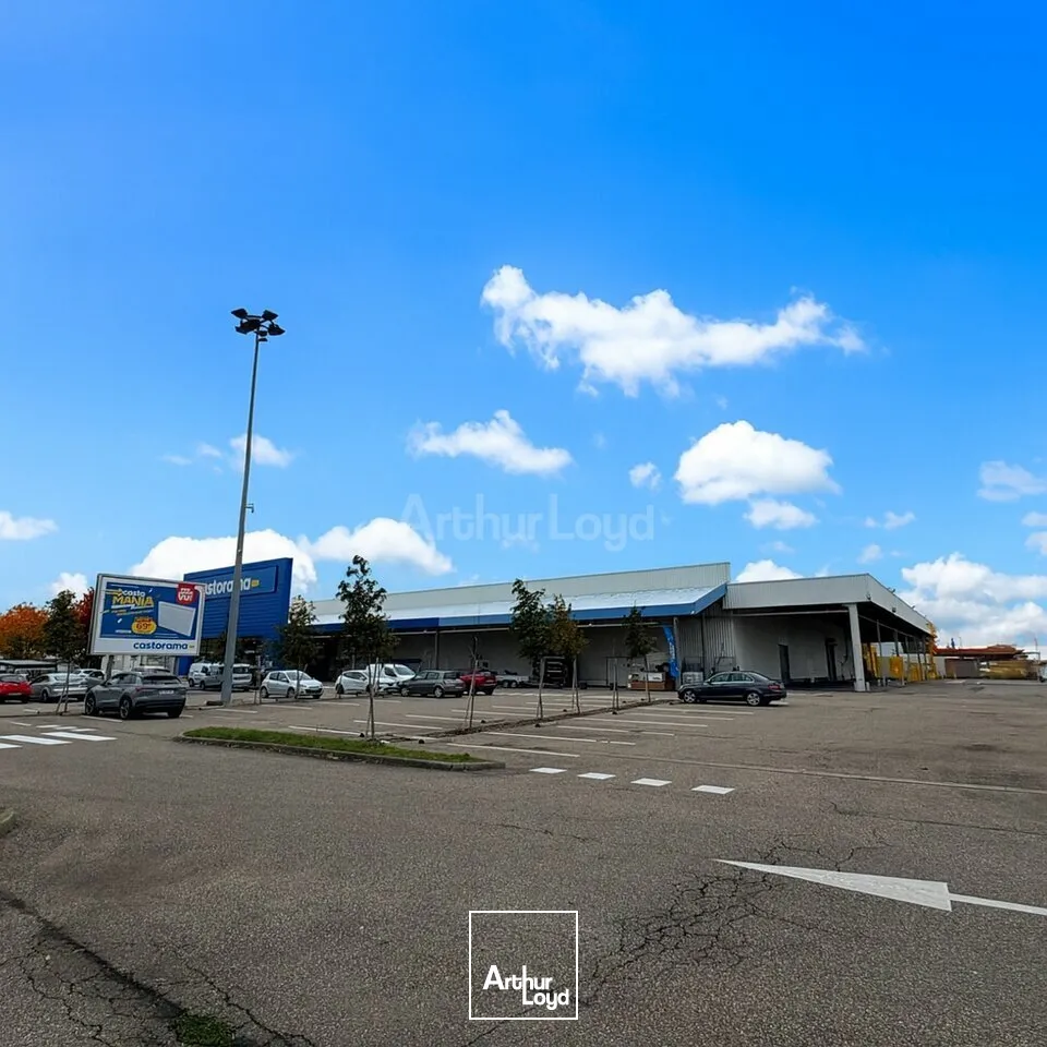 LOCAL COMMERCIAL à LOUER de 1396 m²