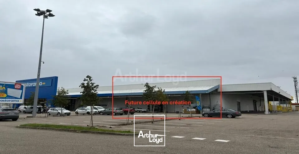 LOCAL COMMERCIAL à LOUER de 1396 m²