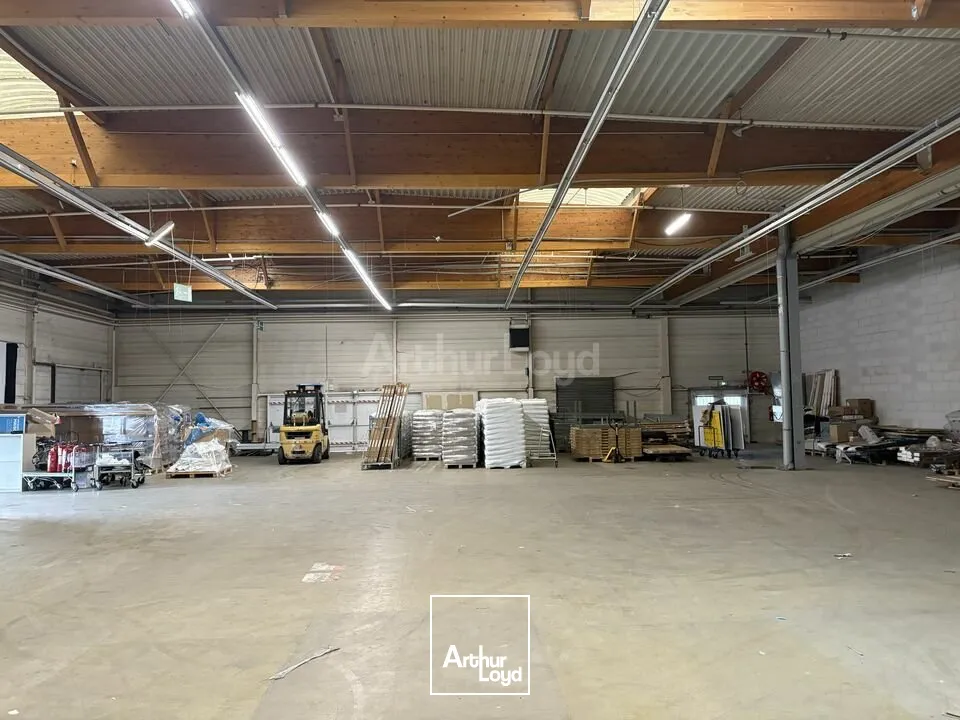 LOCAL COMMERCIAL à LOUER de 1396 m²