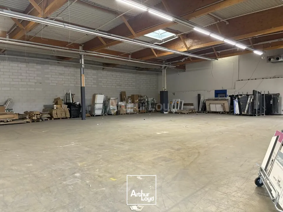 LOCAL COMMERCIAL à LOUER de 1396 m²