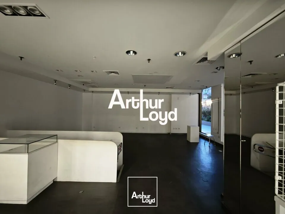 LOCAL COMMERCIAL ERP A LOUER DE 75 M² A CANNES