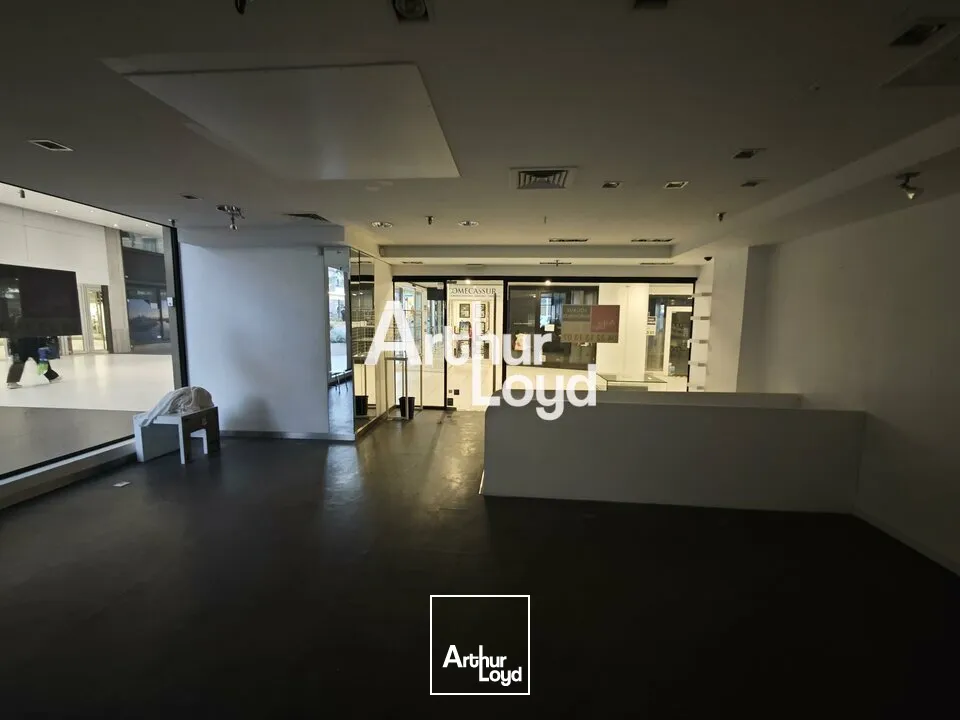 LOCAL COMMERCIAL ERP A LOUER DE 75 M² A CANNES