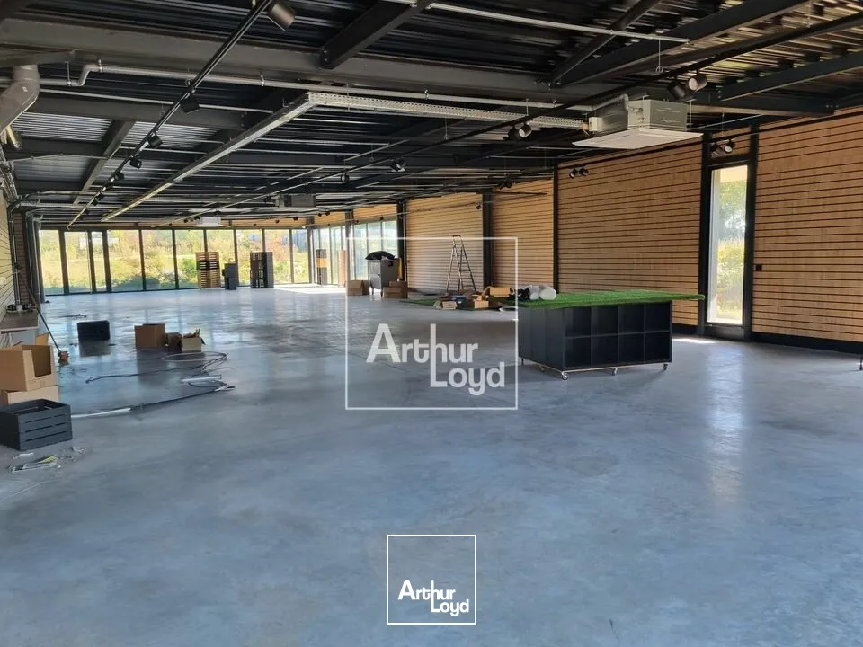  LOCAL COMMERCIAL RECENT AVEC BELLE VISIBILITÉ