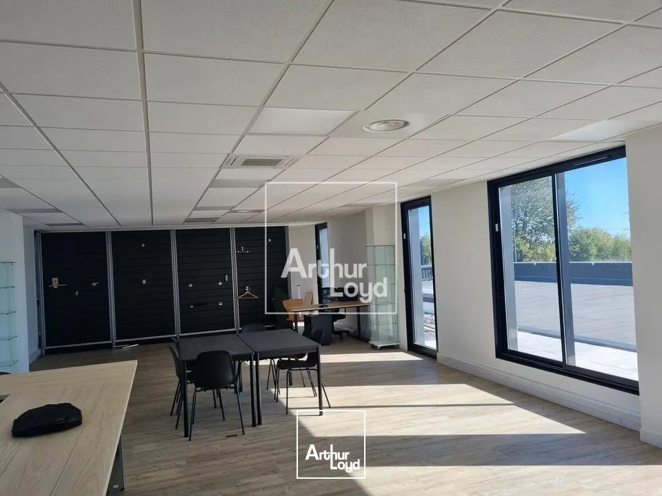  LOCAL COMMERCIAL RECENT AVEC BELLE VISIBILITÉ