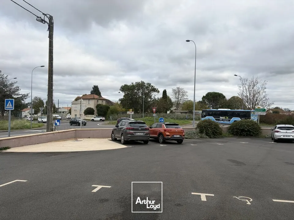 LOCAL COMMERCIAL  ROUTE DE LA ROCHELLE / NIORT