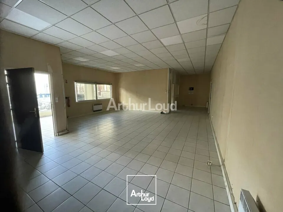 Grand local d'activité avec Bureaux