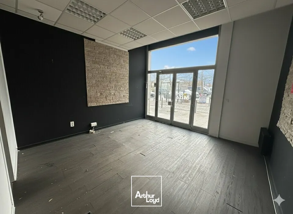 Local professionnel d'environ 50 m2 - Gare Reims Centre 