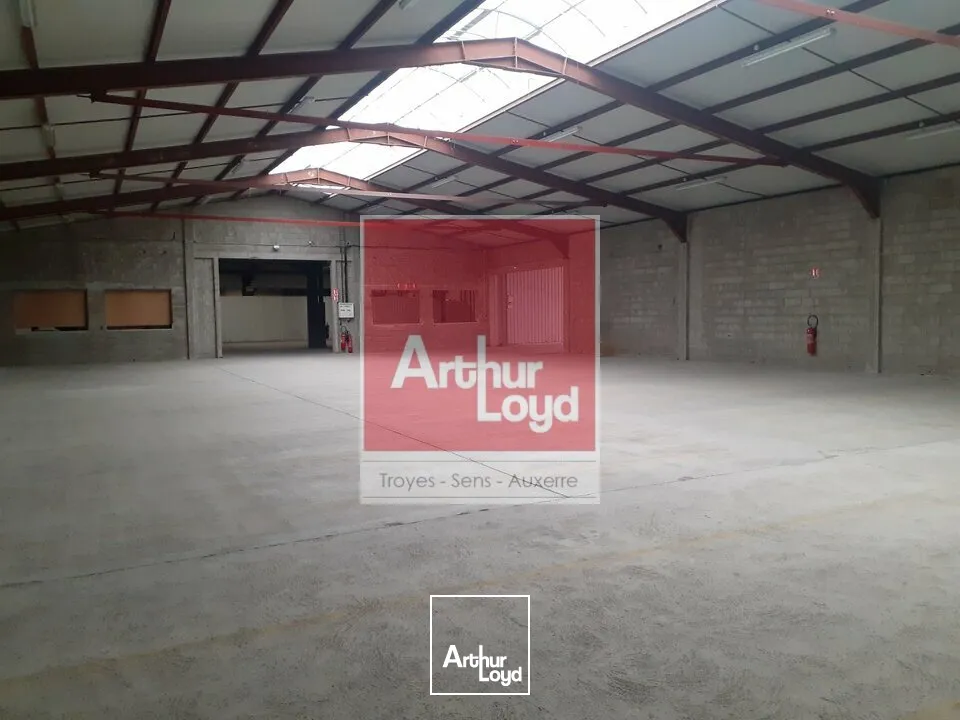 Nouvelle Exclusivité ! Bâtiment industriel/stockage