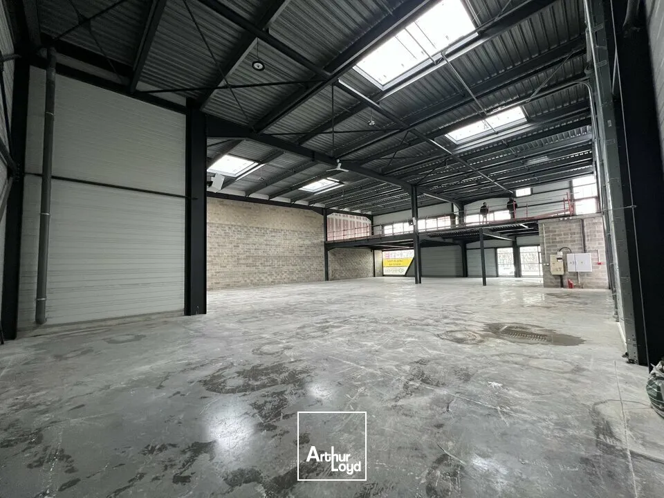 A LOUER NOUVEAUTÉ - CELLULE D'ACTIVITÉ 351 m2 
