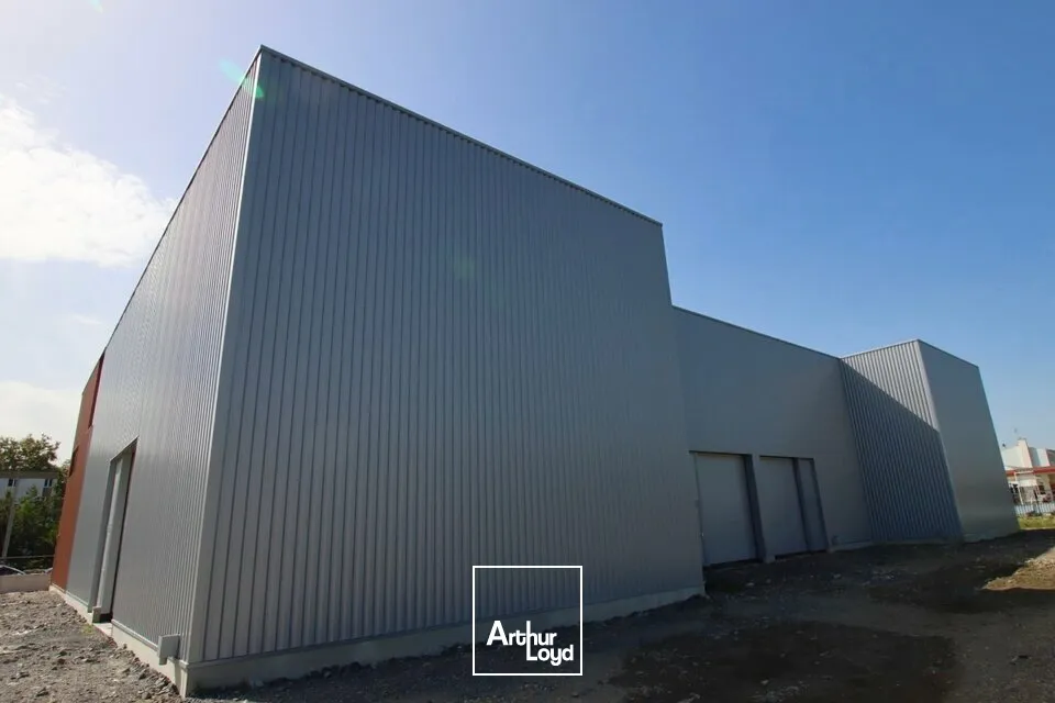 A LOUER NOUVEAUTÉ - CELLULE D'ACTIVITÉ 351 m2 
