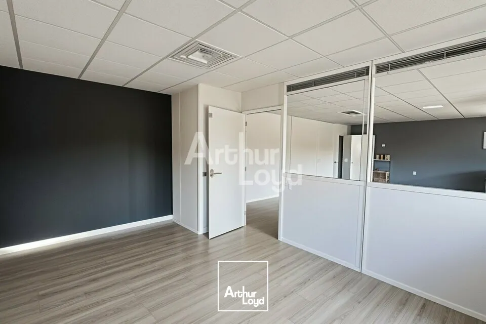 À LOUER  BUREAU DE 51m2 À TECHNOLAC