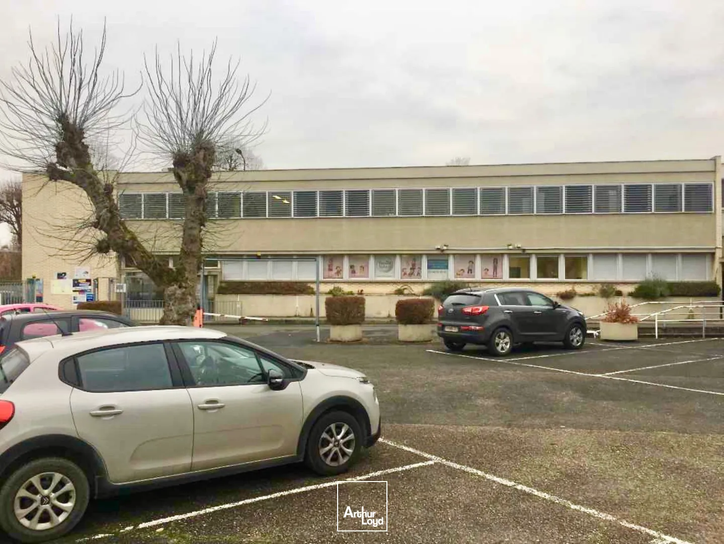 Surfaces de bureaux à la location de 38 m2 à 146 m2 et entrepôt de 70m2 à Senlis