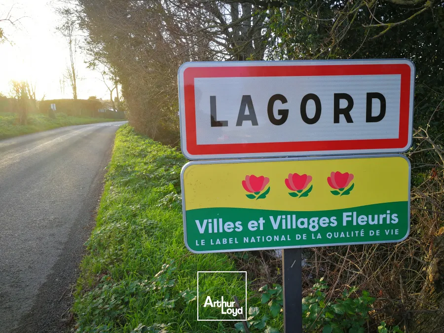 A louer Local commercial ou professionnel ZAC Lagord Greffiéres 171 m²