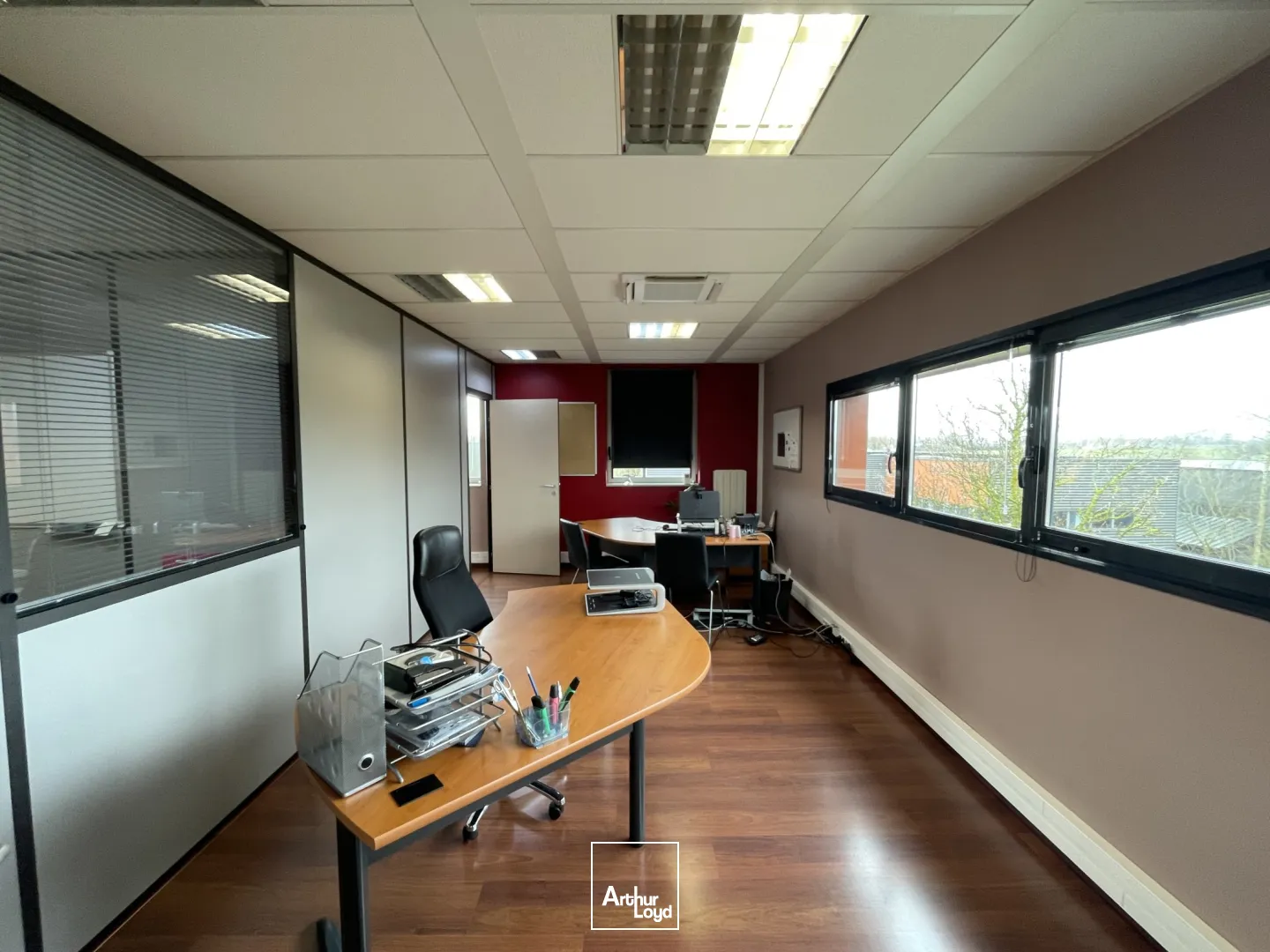 Bureaux à Louer ou à Vendre - Plateau Lumineux de 125 m² avec Parking - Accès Rocade Nord-Ouest