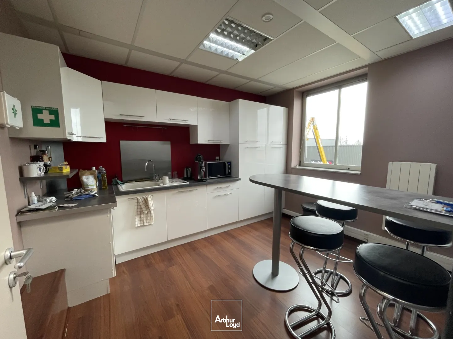 Bureaux à Louer ou à Vendre - Plateau Lumineux de 125 m² avec Parking - Accès Rocade Nord-Ouest