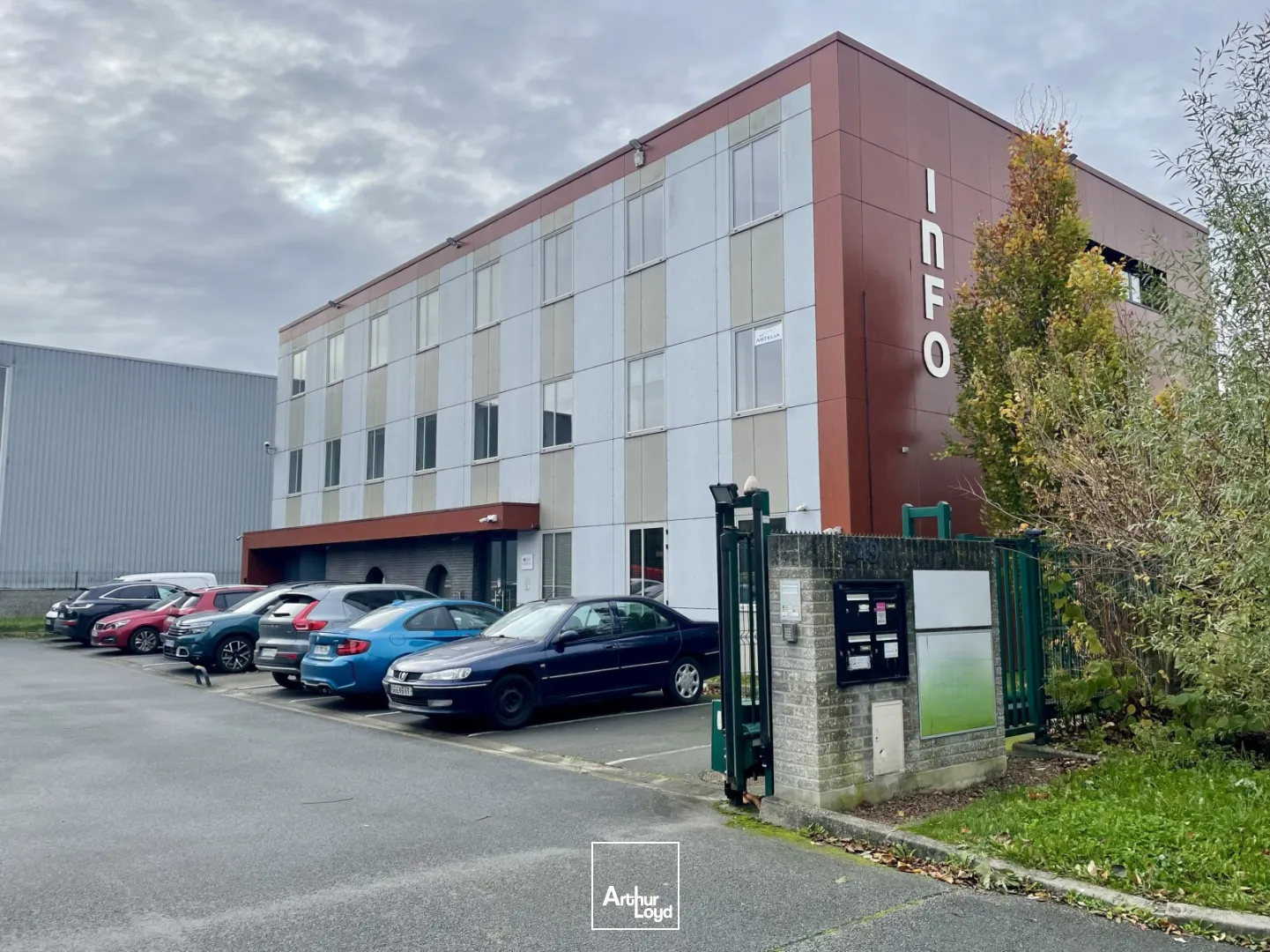Bureaux à Louer ou à Vendre - Plateau Lumineux de 125 m² avec Parking - Accès Rocade Nord-Ouest