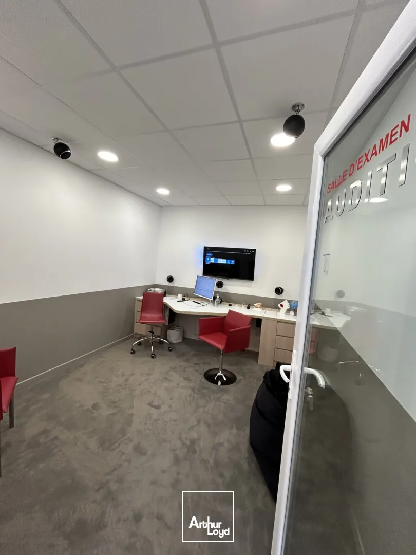 Local commercial à louer pignon sur l'Avenue de Dunkerque à Lomme. Opportunité à saisir ! 