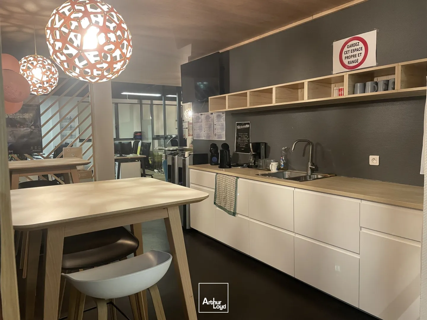 EURADOUAI à toute proximité de la gare, bel immeuble de bureaux à vendre ou à louer 