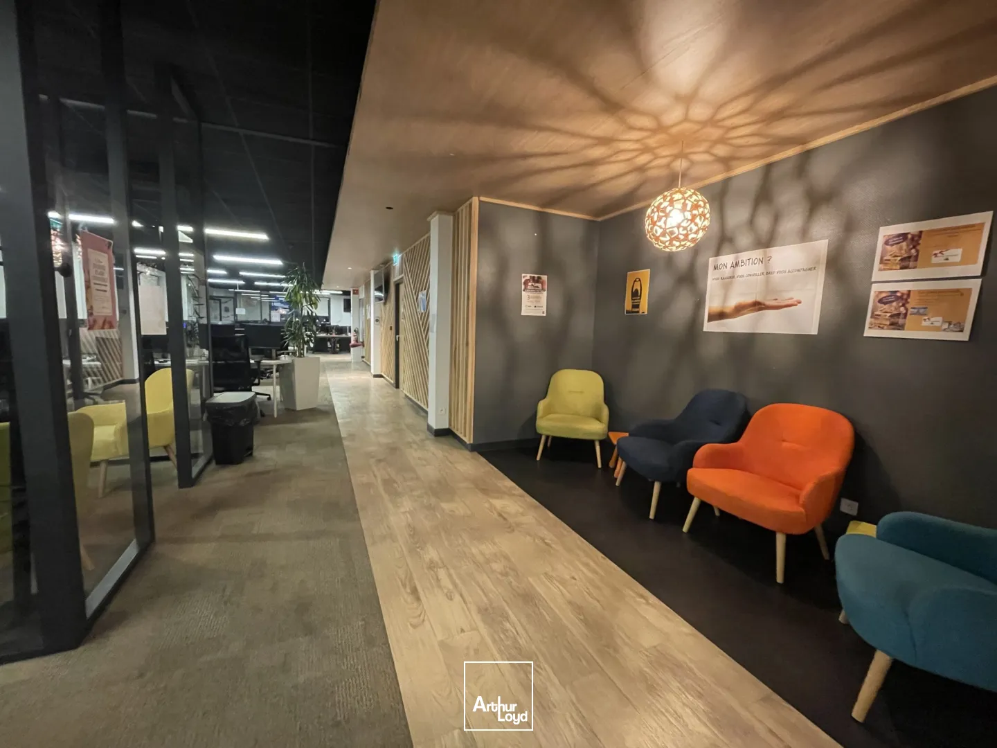 EURADOUAI à toute proximité de la gare, bel immeuble de bureaux à vendre ou à louer 