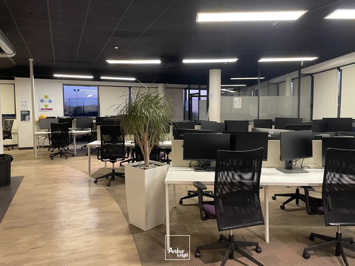 EURADOUAI à toute proximité de la gare, bel immeuble de bureaux à vendre ou à louer 