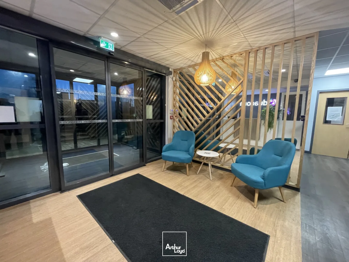 EURADOUAI à toute proximité de la gare, bel immeuble de bureaux à vendre ou à louer 