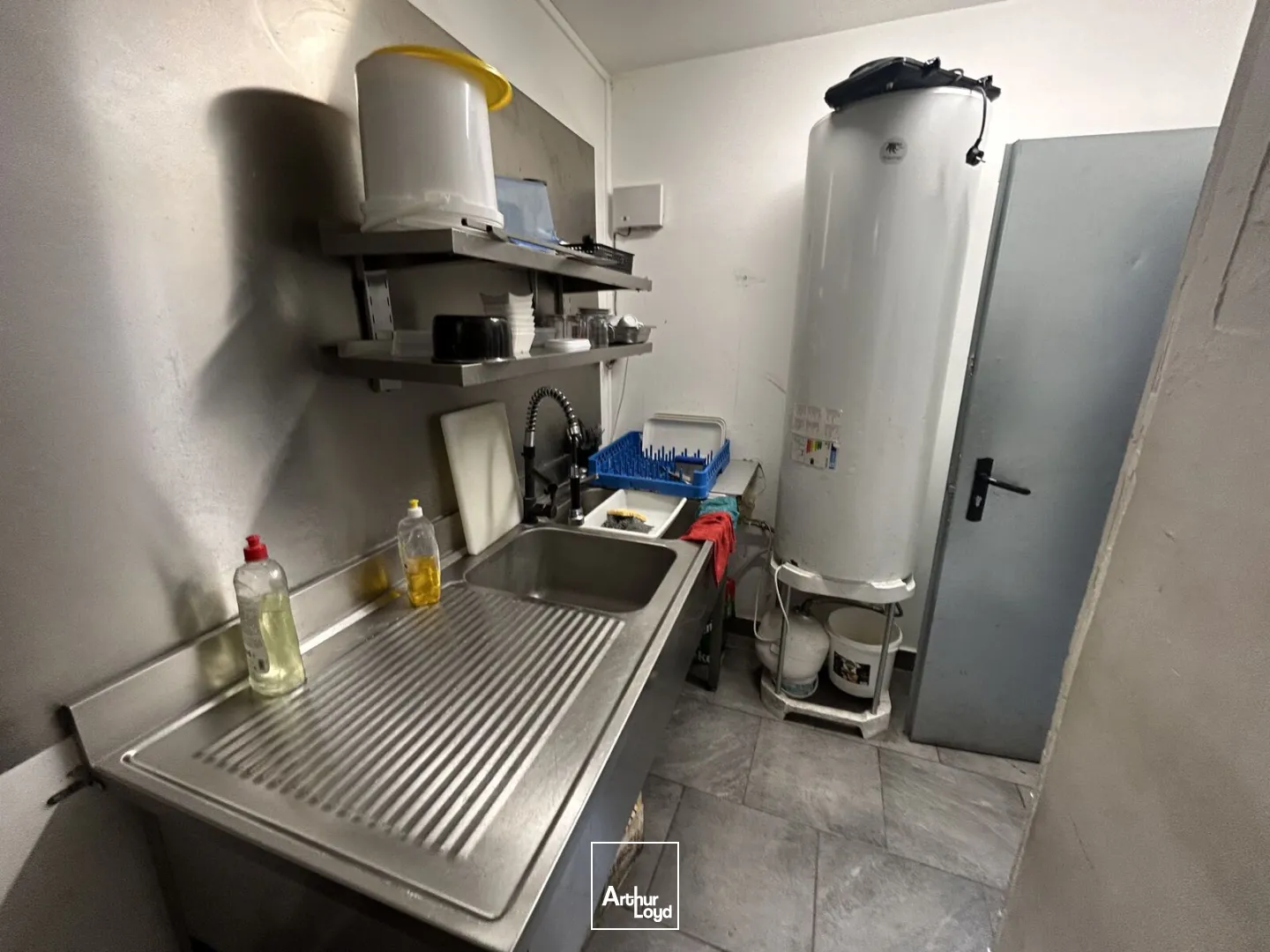 Local commercial 132 m² à louer à Lille - Idéal restauration avec vitrine et fort flux piéton