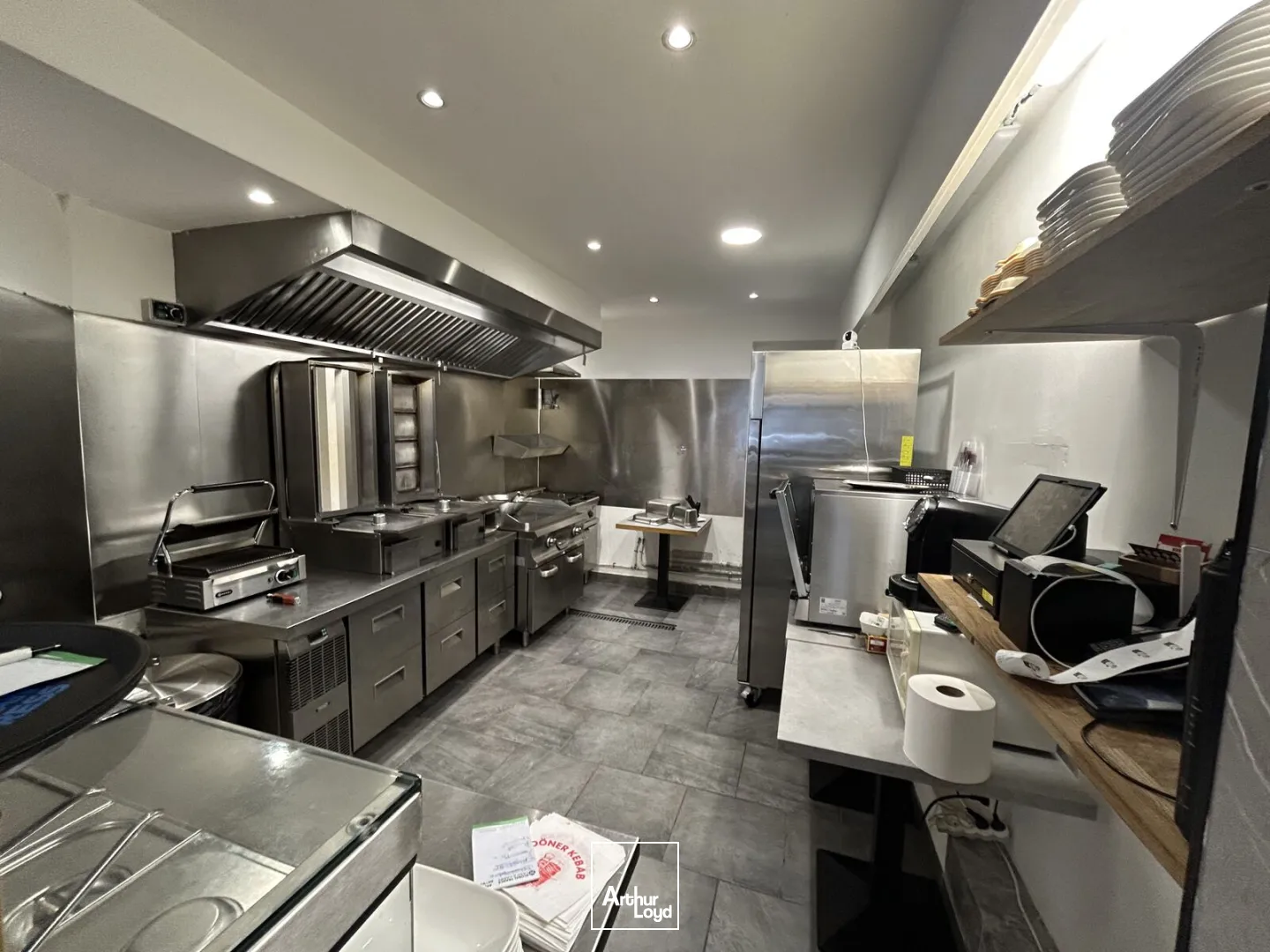 Local commercial 132 m² à louer à Lille - Idéal restauration avec vitrine et fort flux piéton