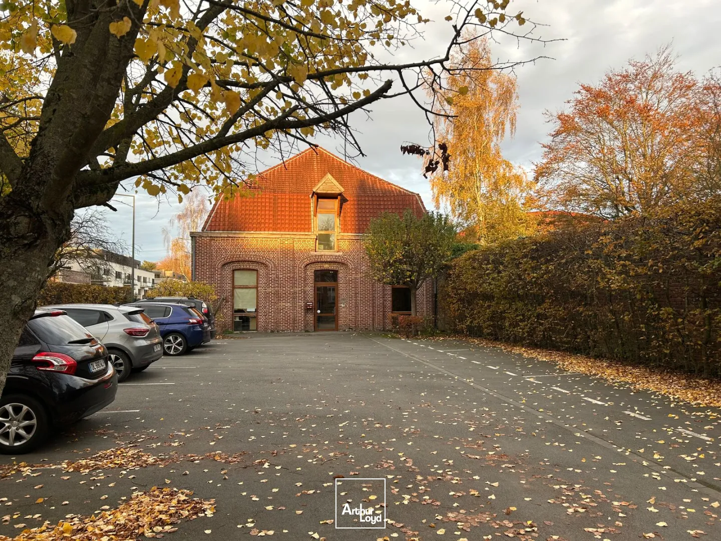 Immeuble de bureaux indépendant à vendre - Visibilité, accessibilité et stationnement aux portes de Lille
