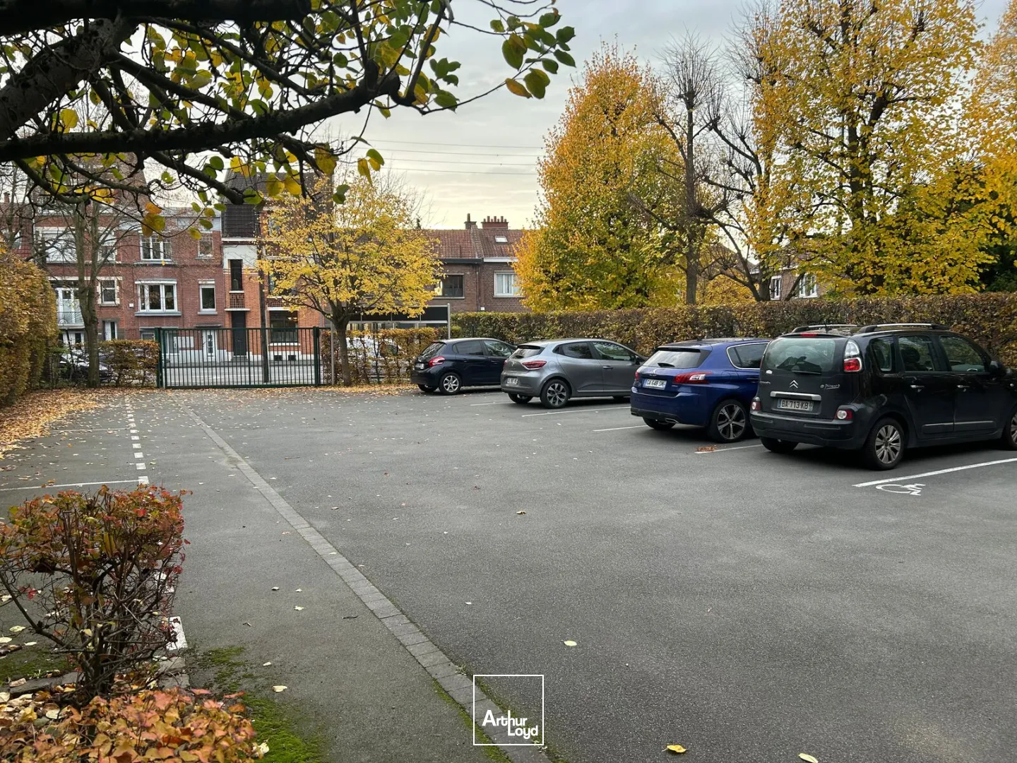 Immeuble de bureaux indépendant à vendre - Visibilité, accessibilité et stationnement aux portes de Lille