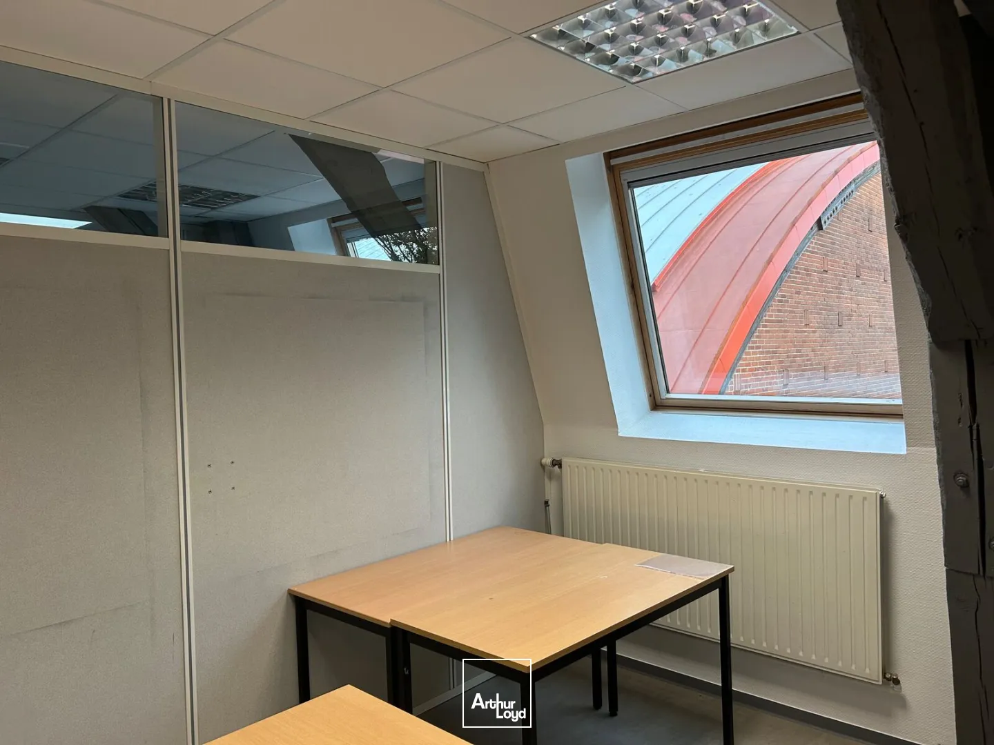 Immeuble de bureaux indépendant à vendre - Visibilité, accessibilité et stationnement aux portes de Lille