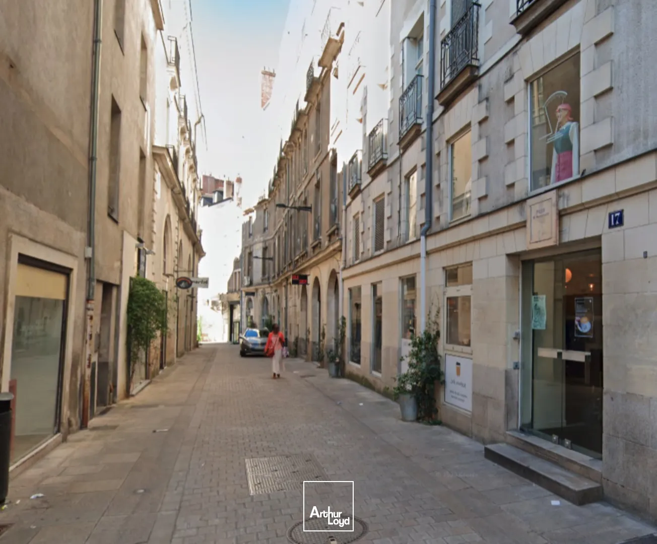 Local commercial bail à céder centre ville Nantes avec étage et rue très vivante