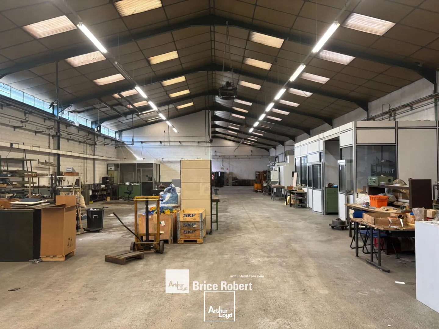 A vendre - Bâtiments d'activités indépendant avec quai - Décines Charpieu