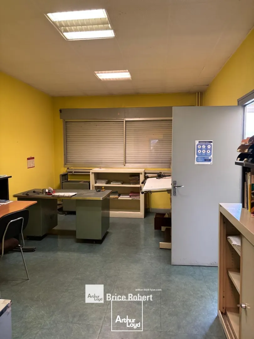 A vendre - Bâtiments d'activités indépendant avec quai - Décines Charpieu