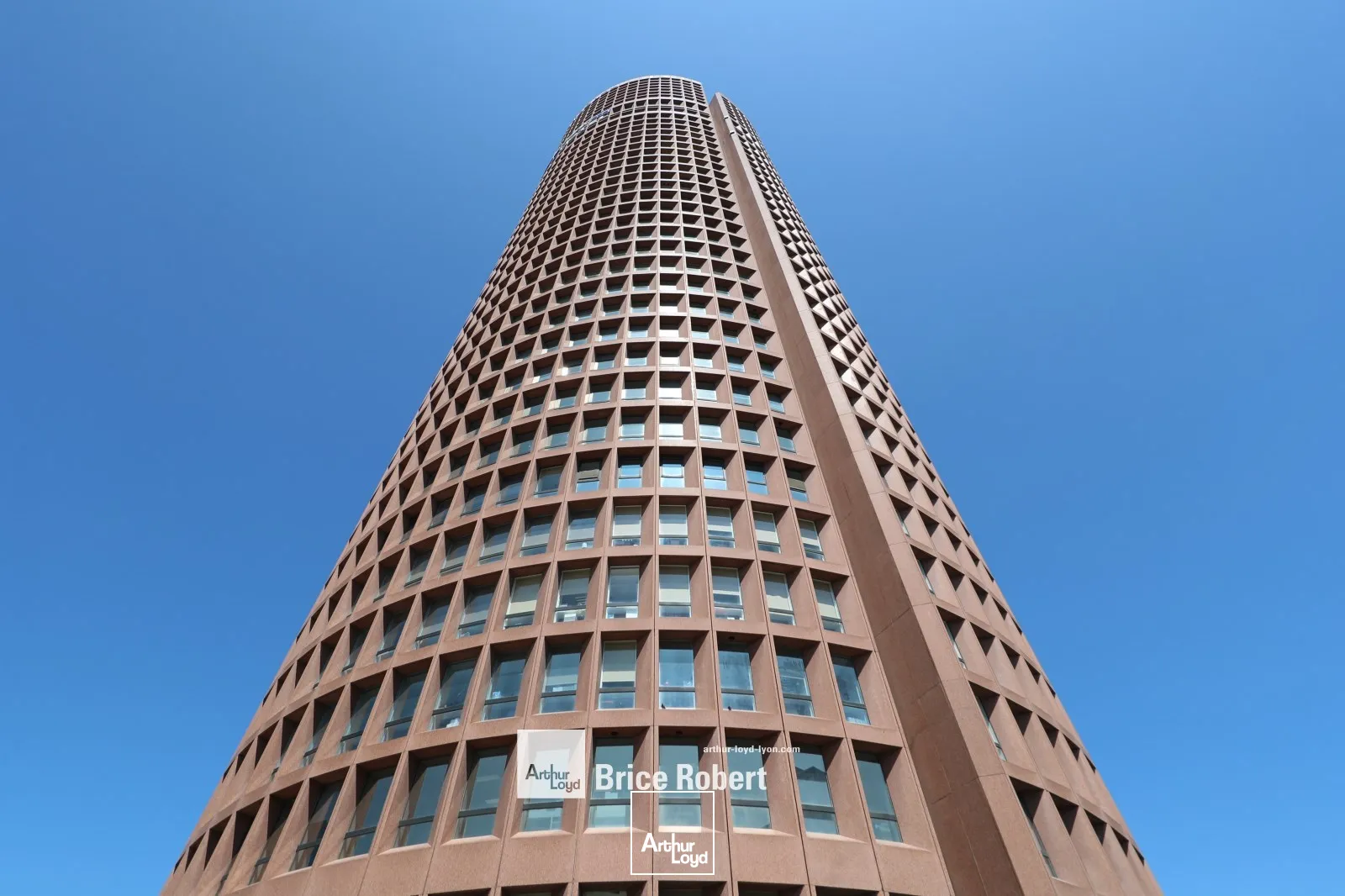 A louer - TOUR PART DIEU - Bureaux au R+30 dans l'immeuble emblématique de la 