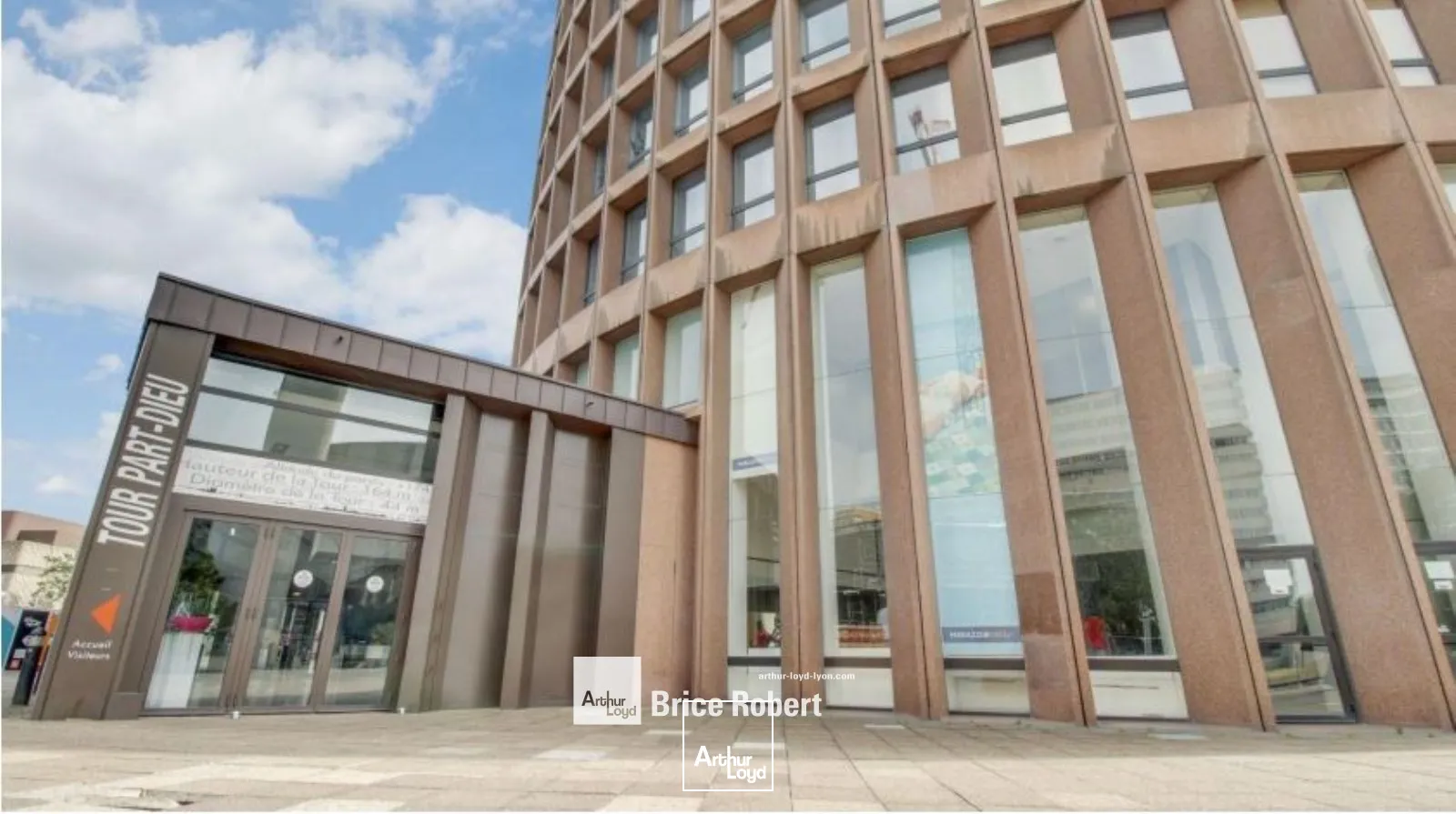 A louer - TOUR PART DIEU - Bureaux au R+30 dans l'immeuble emblématique de la 