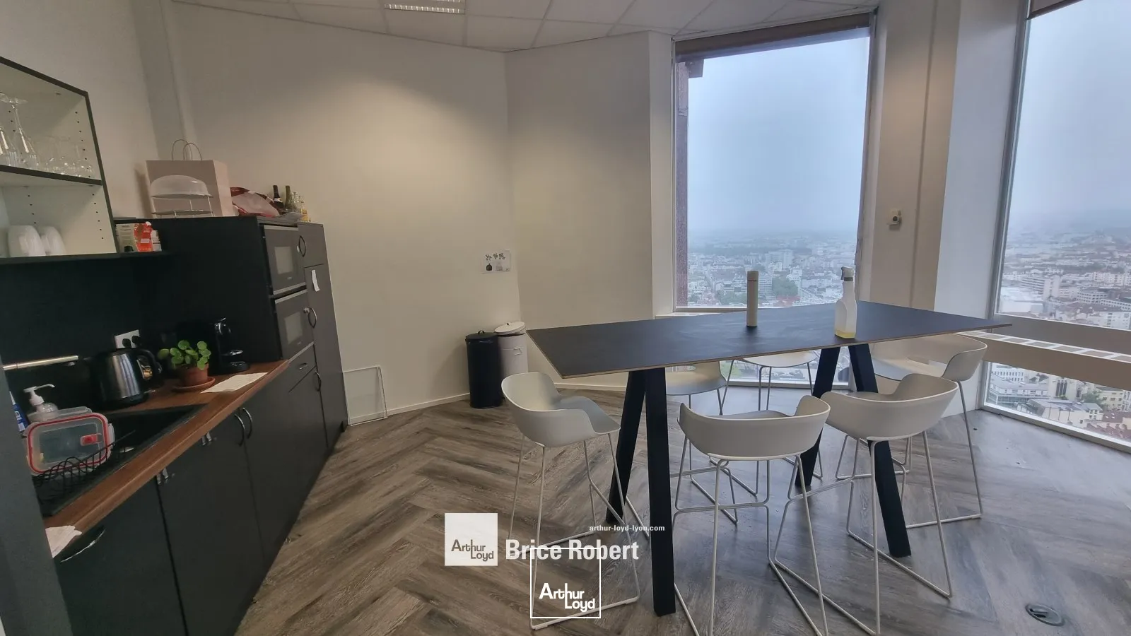 A louer - TOUR PART DIEU - Bureaux au R+30 dans l'immeuble emblématique de la 