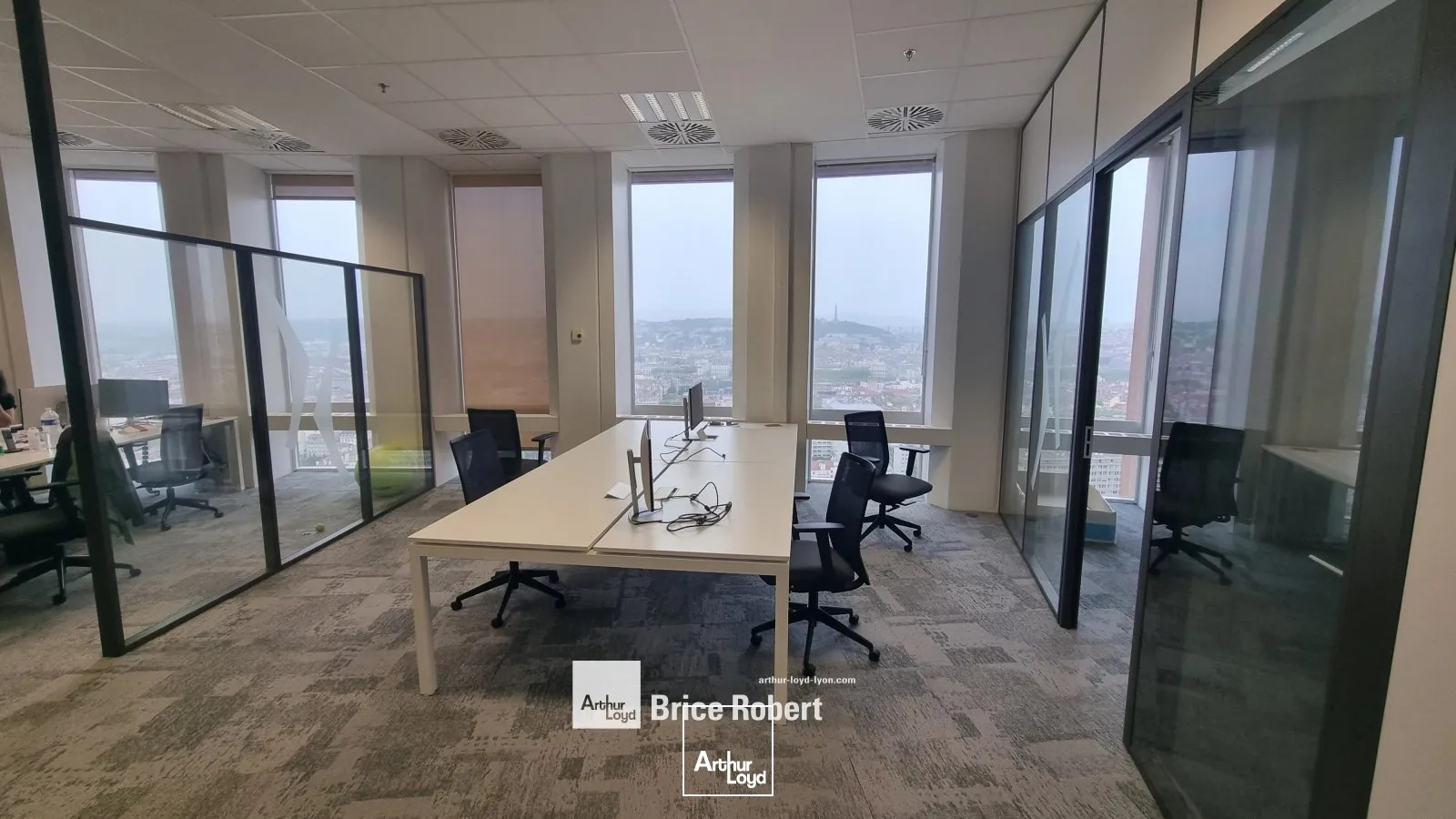 A louer - TOUR PART DIEU - Bureaux au R+30 dans l'immeuble emblématique de la 