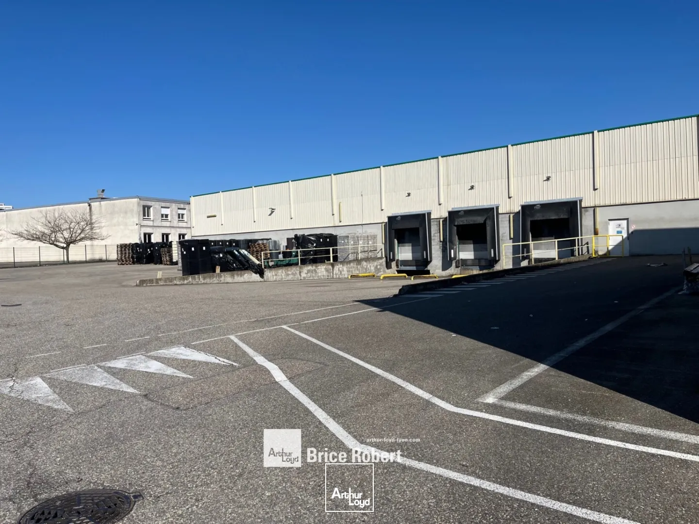 à louer - Locaux d'activités de plus de 25&nbsp;000 m² - Saint-Priest