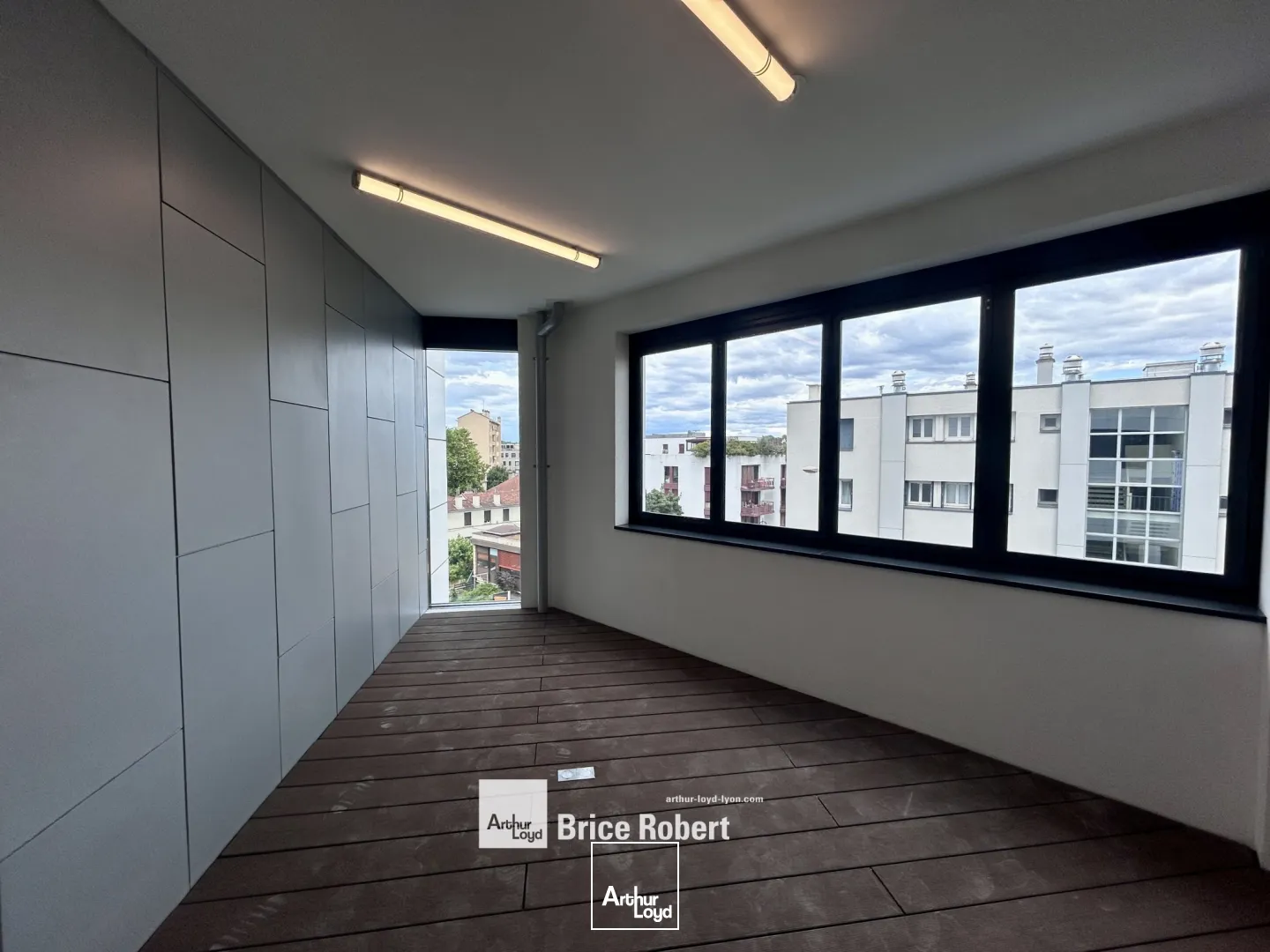 A vendre - LE BRIDGE - Bureaux bénéficiant de loggias, terrasses et/ou balcons - Tassin la demi-lune