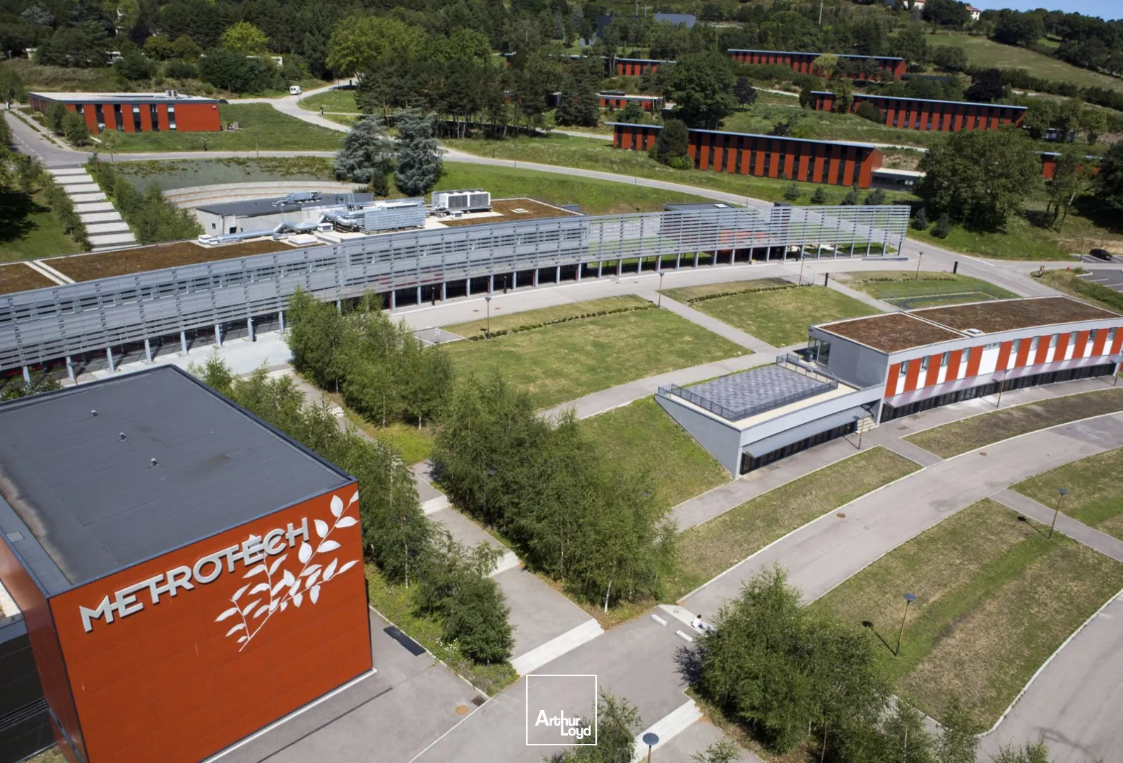 Locaux d'activité à vendre ou à louer à SAINT JEAN BONNEFONDS 42650