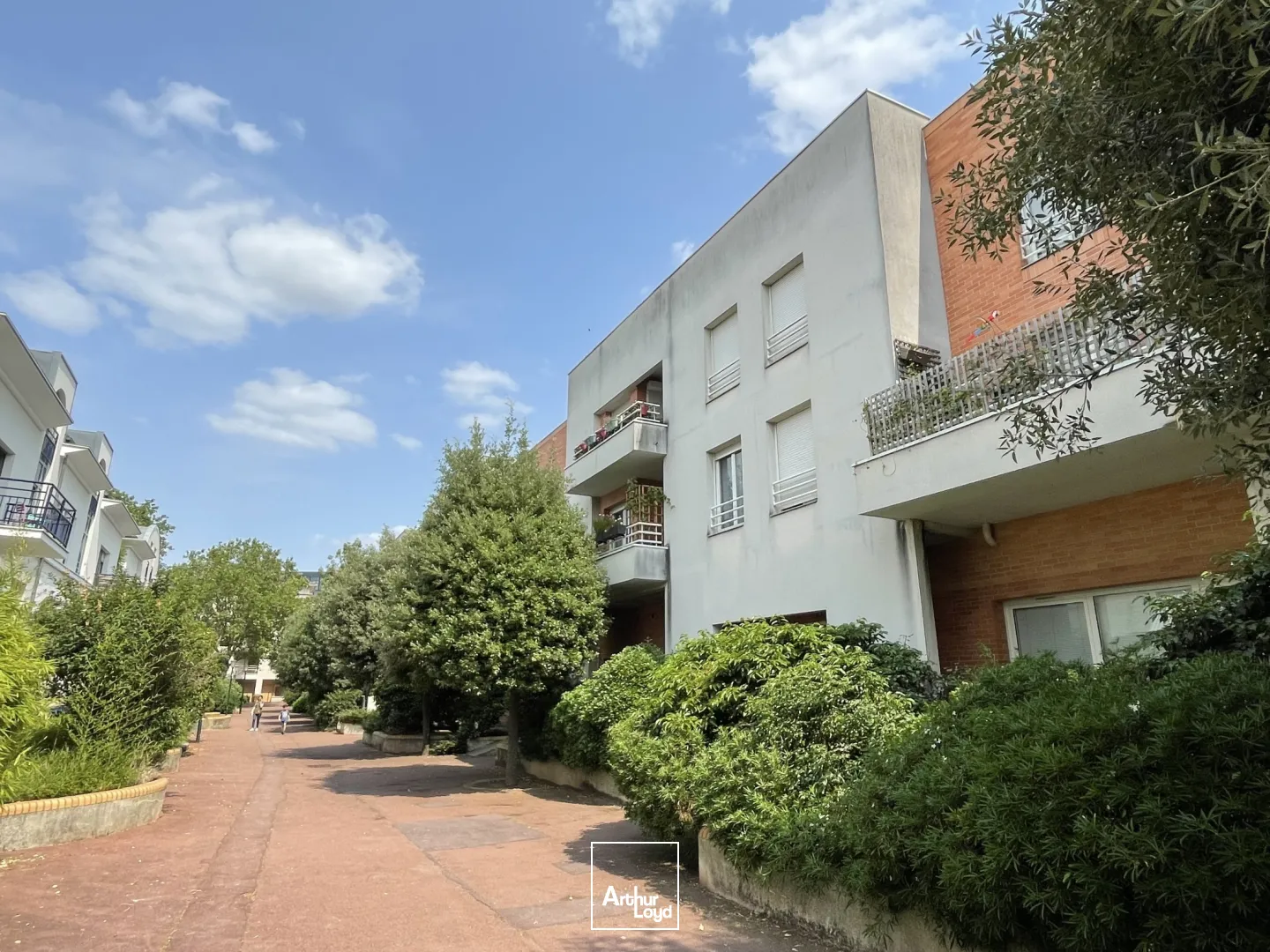 Espaces d'activité et de bureaux au coeur des Champs Philippe, à proximité de la gare de la Garenne Colombes