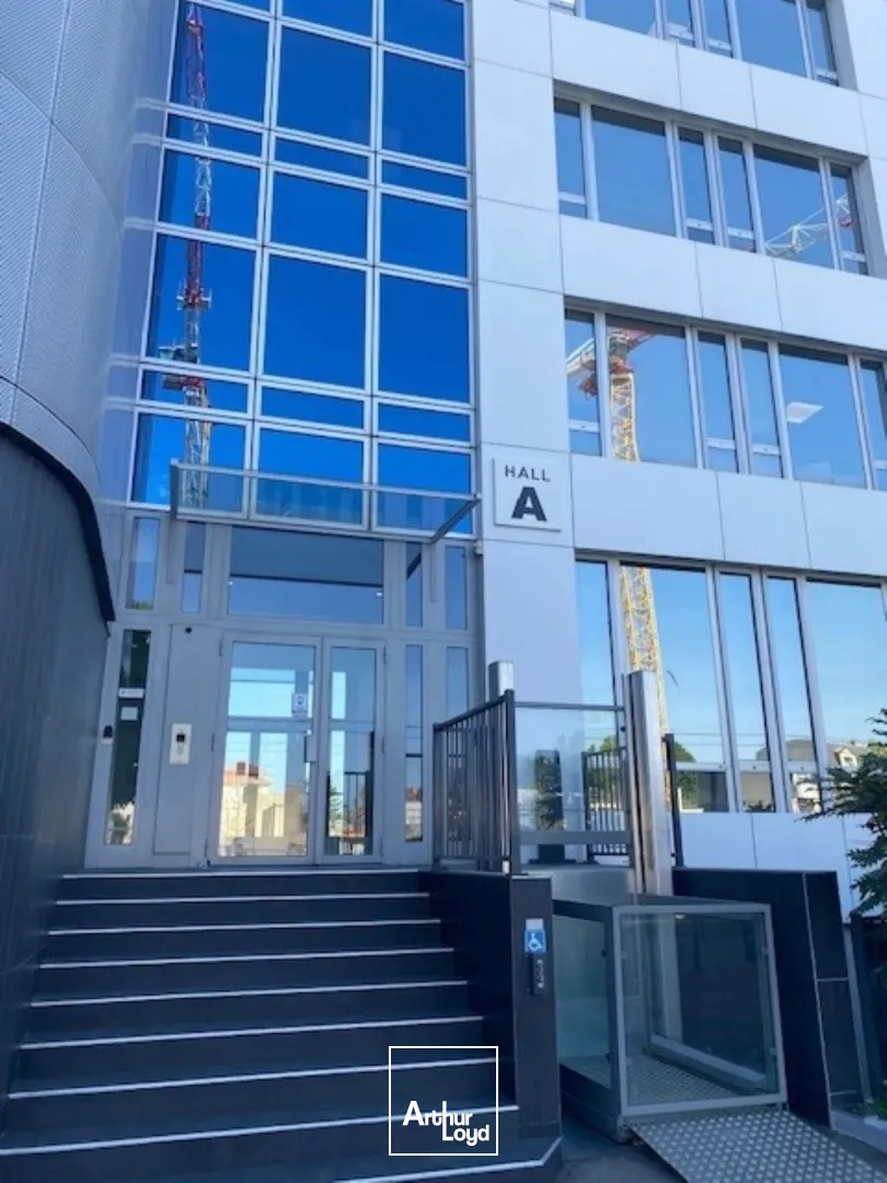 Bureaux à louer lumineux à Colombes proche La Défense et ERP possible